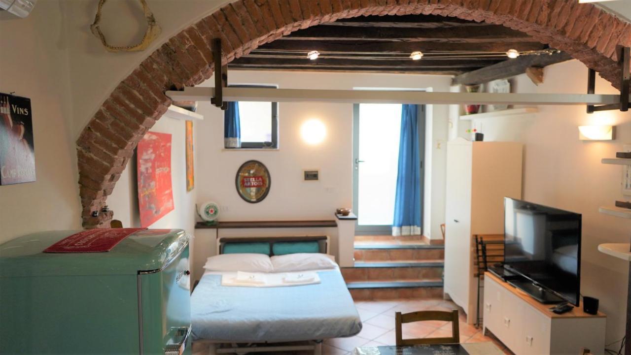 La Taverna Di Gianni Near The Beach Italy Riviera 萨沃纳 外观 照片