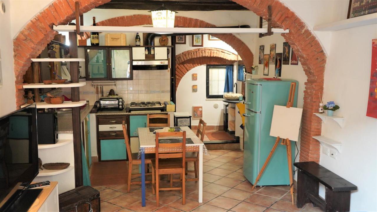 La Taverna Di Gianni Near The Beach Italy Riviera 萨沃纳 外观 照片